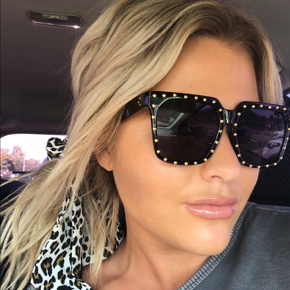 Oversized square sunglasses